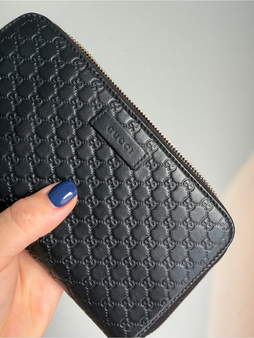 Gucci Black Embossed GG Leather Zip Wallet with Gold Hardware - Picture 3 of 8